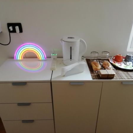 Over The Rainbow - Cozy Studio In The Centre Of Ferrara Apartment Luaran gambar