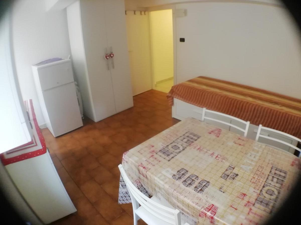 Over The Rainbow - Cozy Studio In The Centre Of Ferrara Apartment Luaran gambar